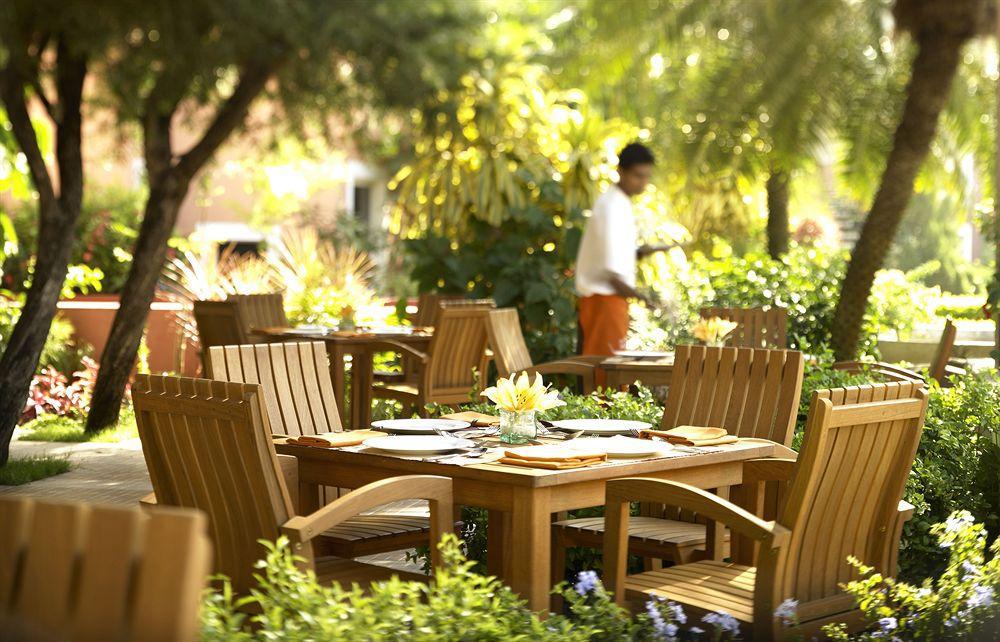 Taj Cidade De Goa Heritage, Goa Santa Cruz Εξωτερικό φωτογραφία Outdoor dining at the Four Seasons Hotel