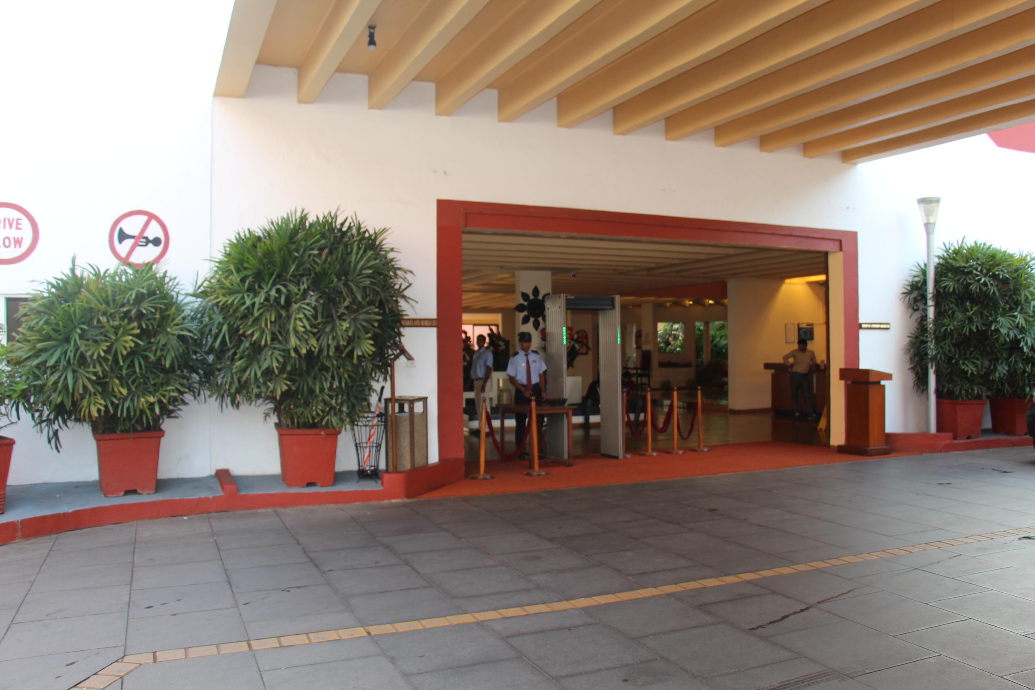 Taj Cidade De Goa Heritage, Goa Santa Cruz Εξωτερικό φωτογραφία Entrance to the hotel