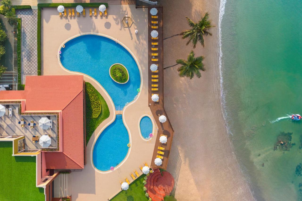 Taj Cidade De Goa Heritage, Goa Santa Cruz Εξωτερικό φωτογραφία Aerial view of the pool at the Sheraton Jumeirah Hotel